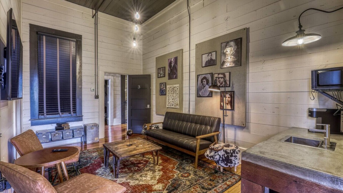 Brenham Hotel | The downtown Brenham Schoolhouse Hotel, Suite 3
