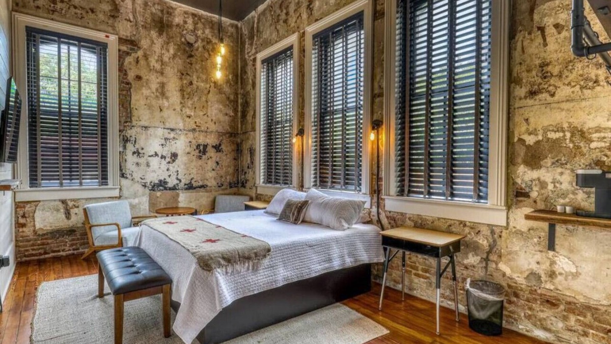 Brenham Hotel | The downtown Brenham Schoolhouse Hotel, Room C