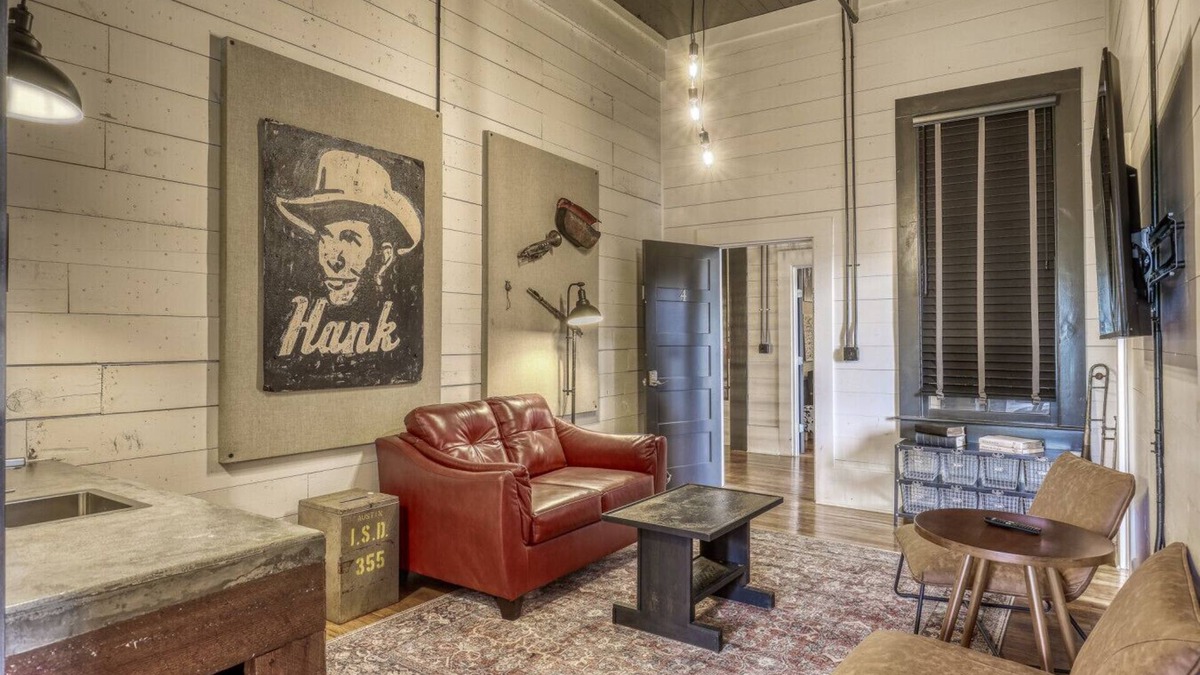 Brenham Hotel | The downtown Brenham Schoolhouse Hotel, Suite 4