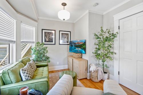 Golden Hill Apartment | The Downtown Carriage Flat
