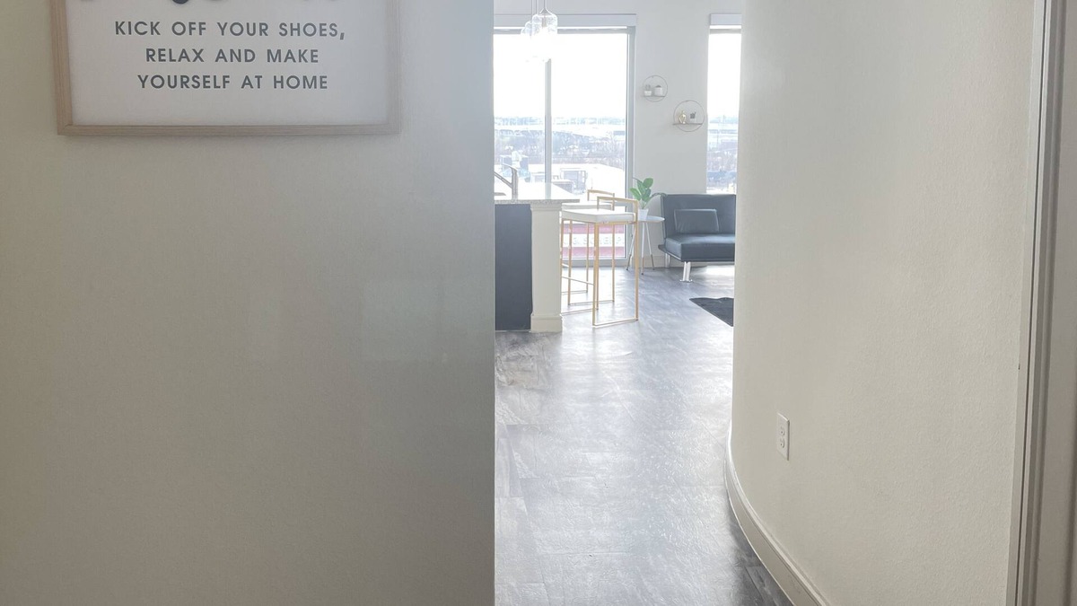 Cedars Apartment | The Downtown Charmer w/ a beautiful VIEW!