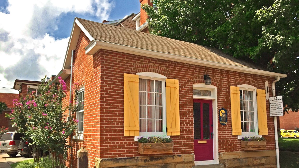 Cape Girardeau Cottage | The Downtown Guesthouse