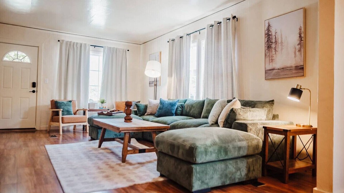 Downtown Klamath Falls Apartment | The Downtown Haus | Walking Distance to DT KFalls