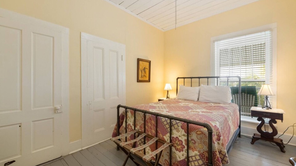 Cedar Key Hotel | The Downtown Historic Island Hotel
