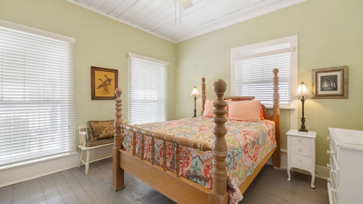 Cedar Key Hotel | The Downtown Historic Island Hotel