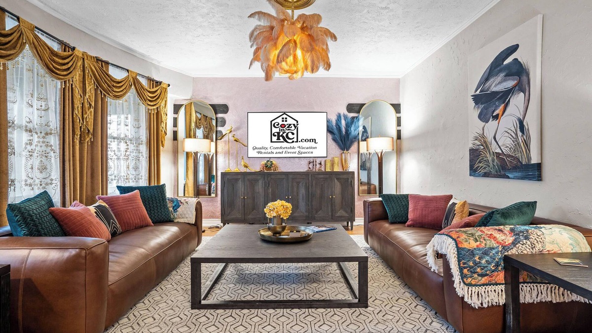 Hanover Place Apartment | The Downtown Luxe - Superior Amenities & minutes from downtown, Westport and the Plaza!