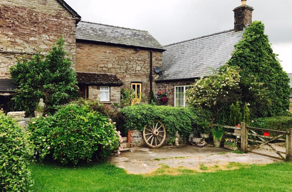 Llanfihangel Tal-y-llyn Bed & Breakfast | The Draen Bed and Breakfast