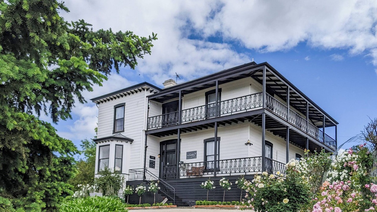West Launceston Bed & Breakfast | The Dragonfly Inn