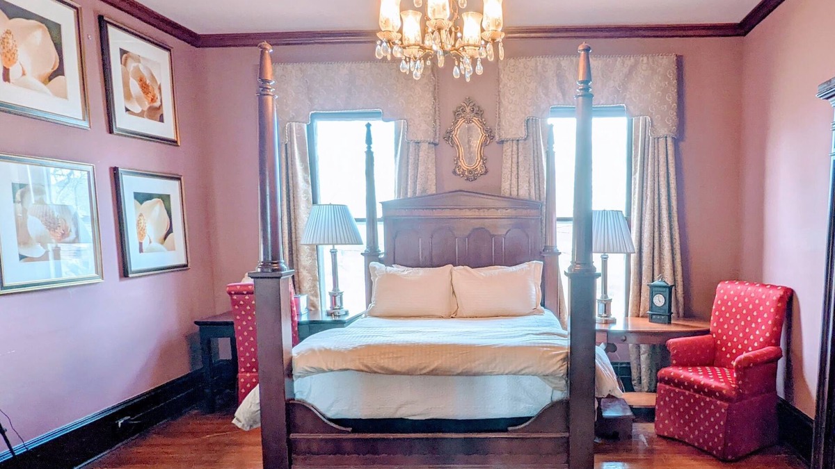 Buena Vista Hotel | The Drane Room at The Town House Inn in charming Buena Vista, Ga