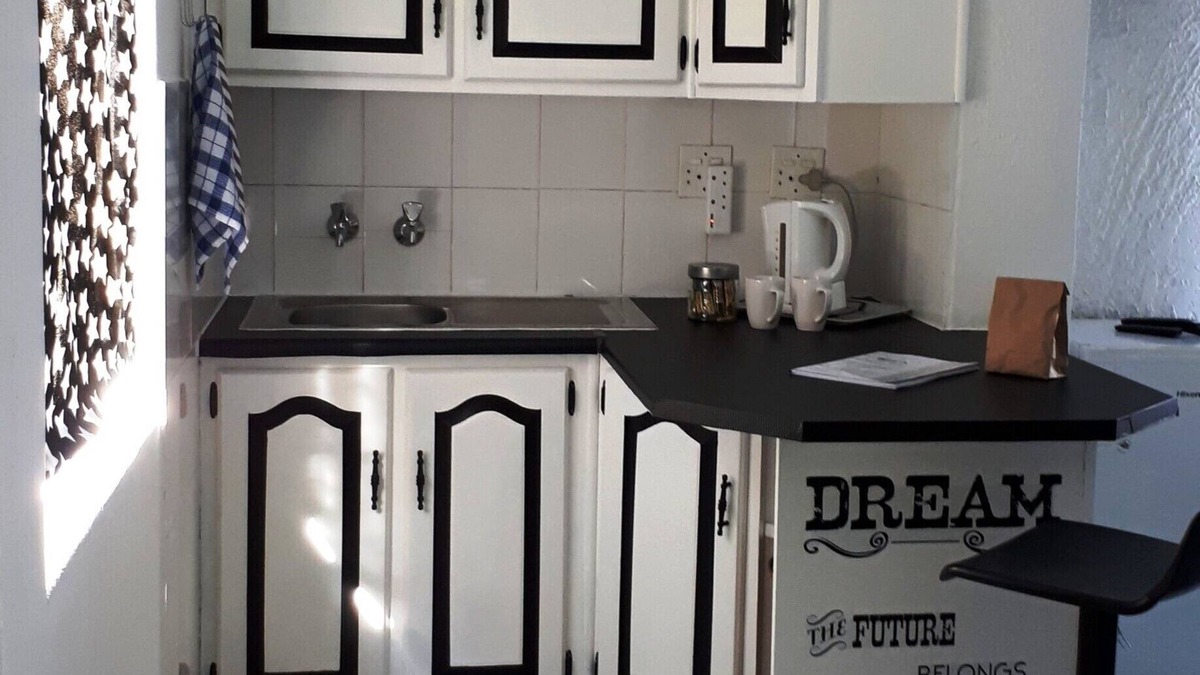 Ekurhuleni House | The Dream Room is 15 minutes from OR Tambo Airport