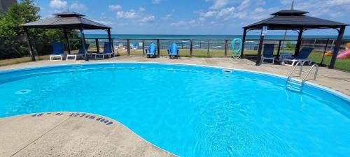 Wasaga Beach House | The Driftwood Deck 5A