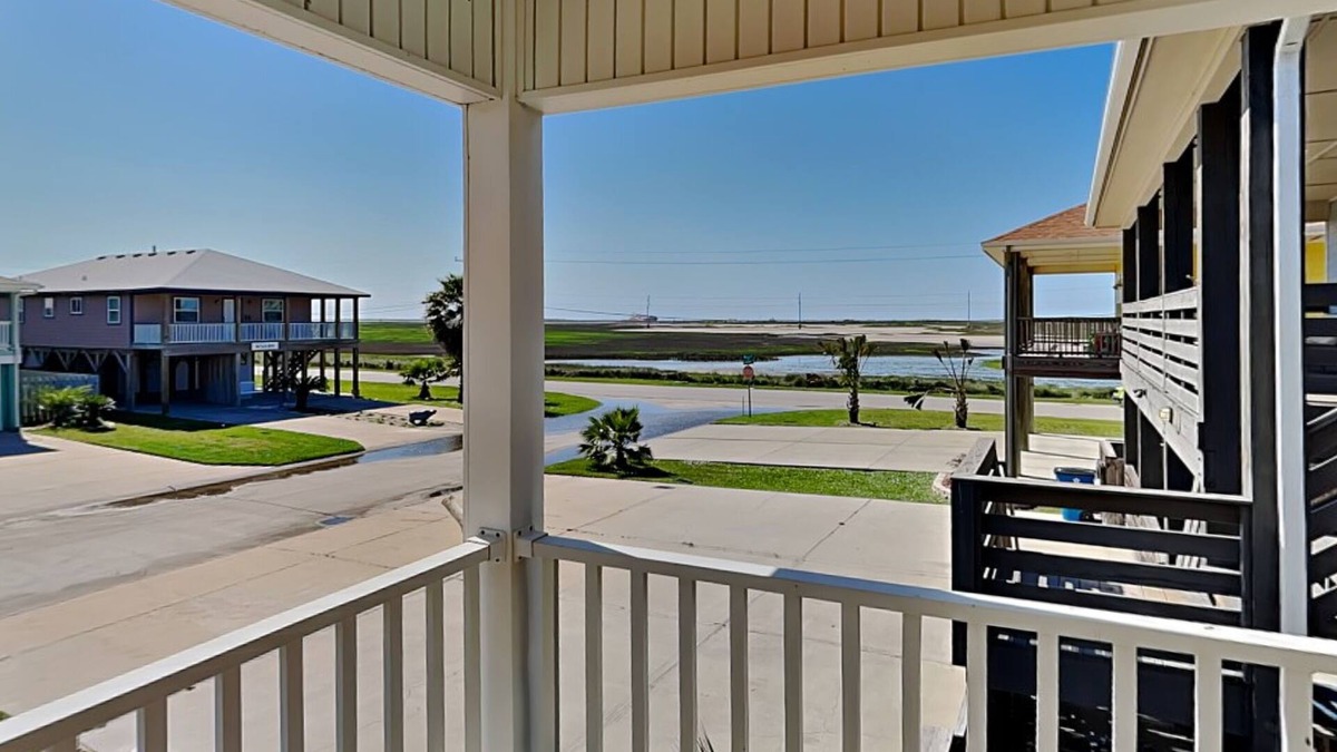 Leeward Sands House | The Driftwood | Enjoy Relaxing Water Views!