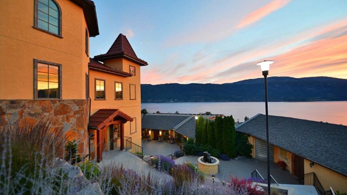 Central Okanagan House | The Driftwood | Hot Tub, Wineries & Lakes
