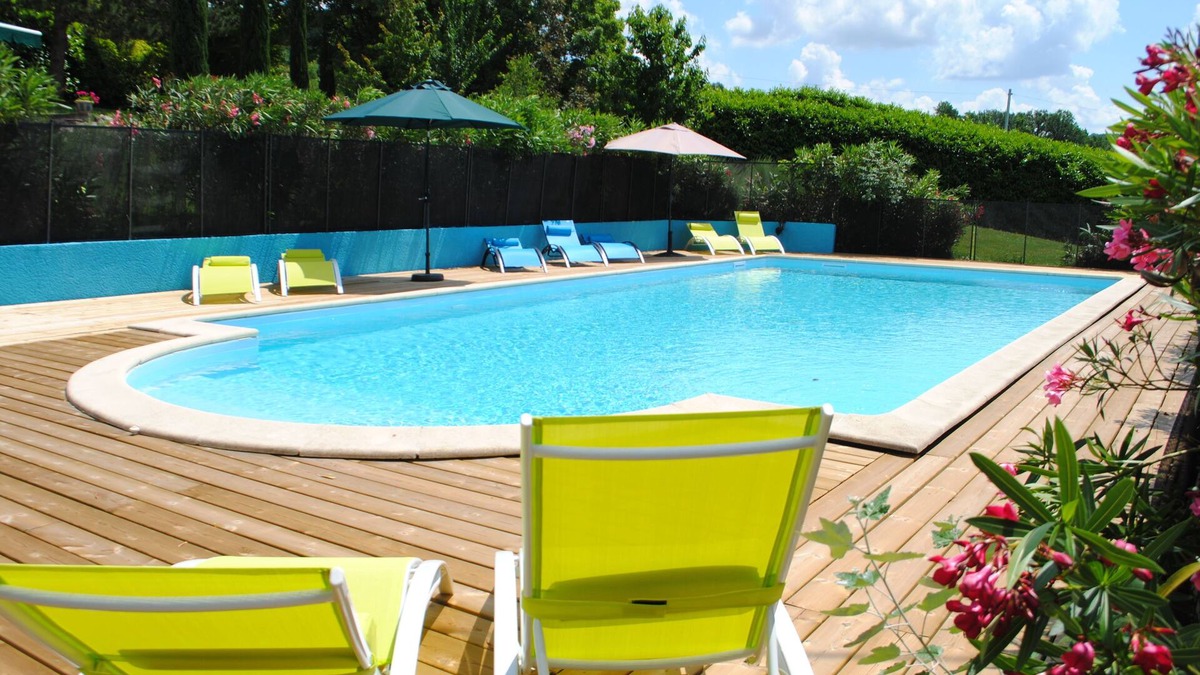 Dolmayrac House | The Drouant, a 3 Bedroom gite set in acient barn with large shared swimming pool