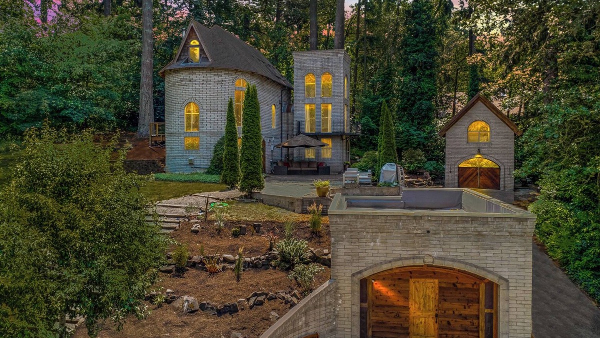 Amazon Other | The Ducking Castle and Carriage House