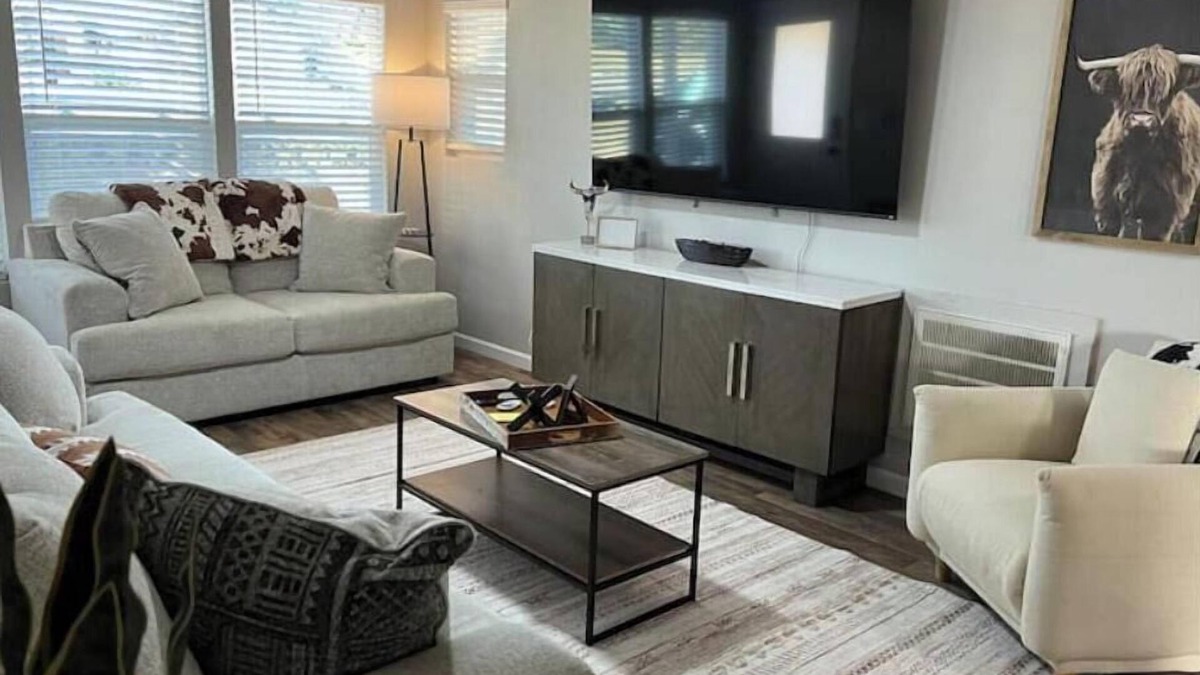 Stillwater House | The Dugout! Close to Oklahoma State Univ. Modern 4 bedrm, 2 bath home!