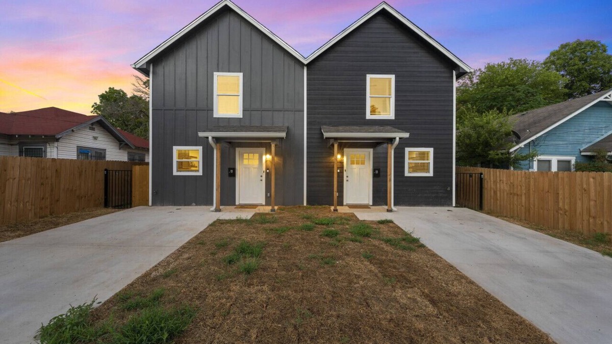 Waco House | The Duo: B In the Heart of Waco TX