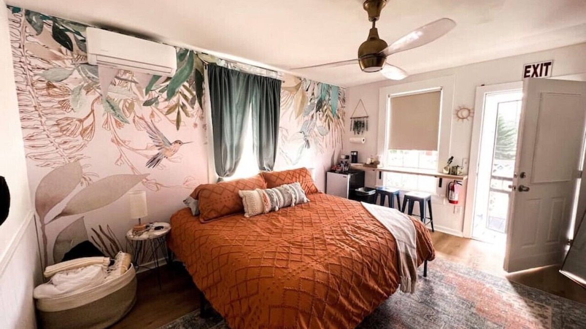 Old Town Hotel | The Dylan Suites 3 - Steps from Downtown & Flagler