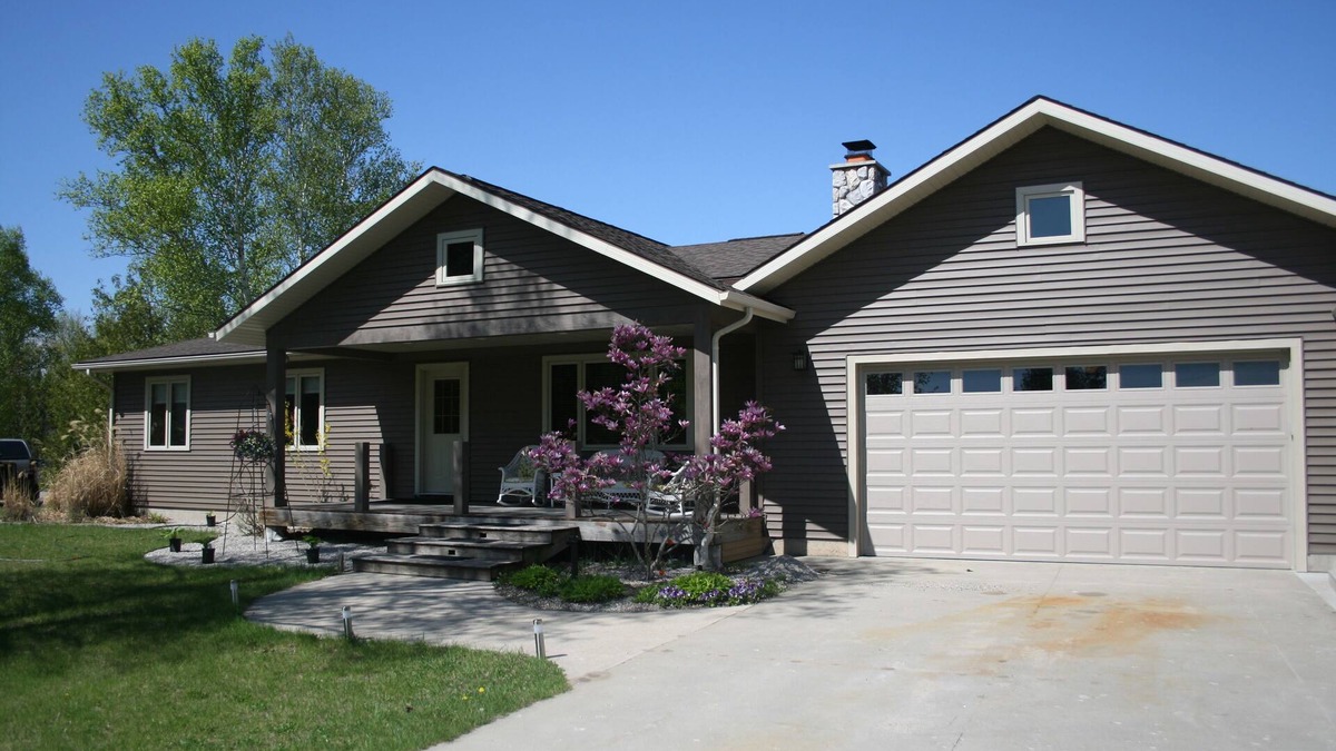 Lake Leelanau House | The Eagle Ranch, central to everything, spacious yet cozy. Quiet setting