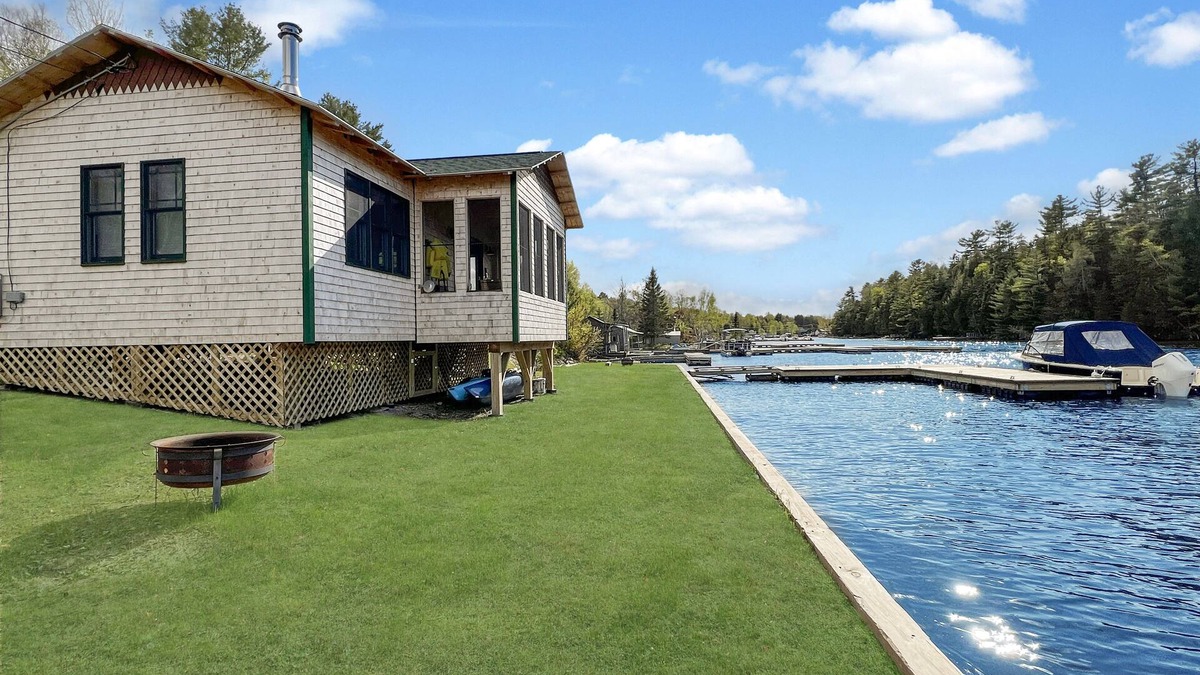 Rockwood Cottage | The Eagle's Landing (Waterfront on the Moose River!)