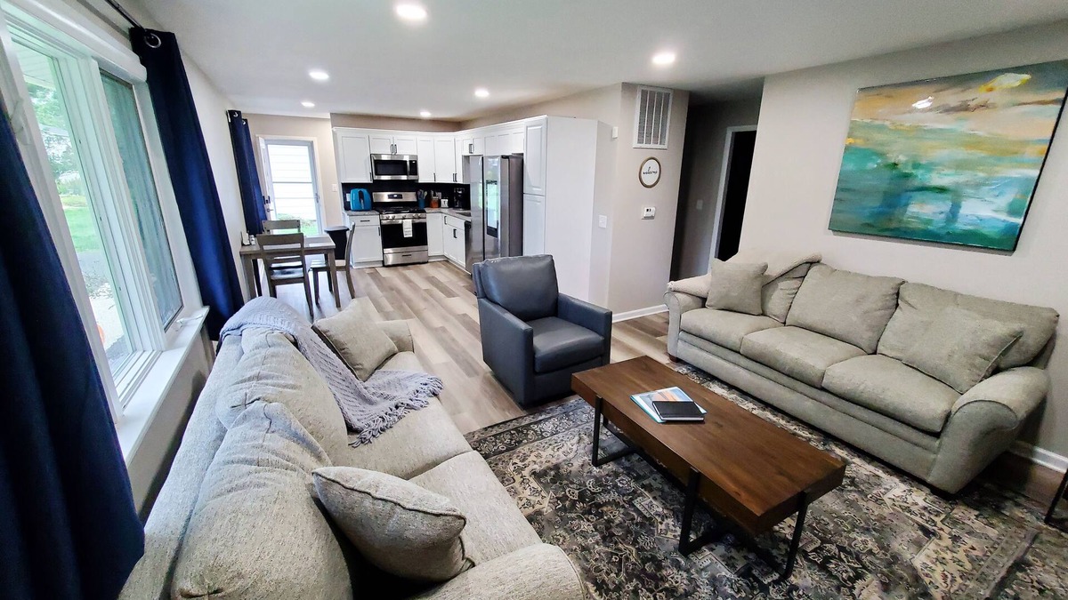 Mentor Headlands House | The Eagles Nest, Shared beach, 2 King beds, Fenced Patio