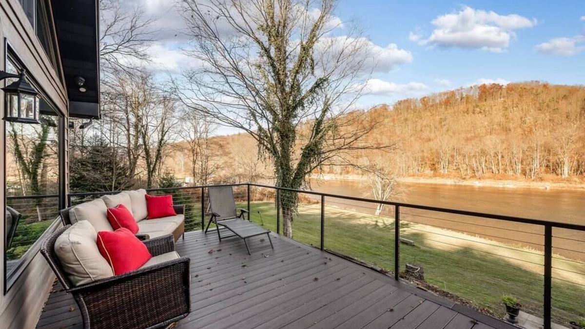 Turkey City House | The Eagles’ View Riverstone Retreat
