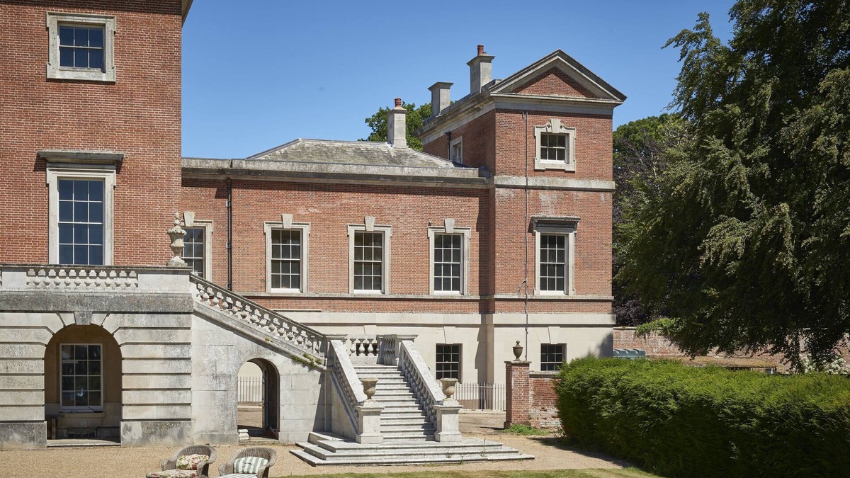 Aldborough Cottage | The East Wing - a stunning wing in a Georgian house in Norfolk sleeping 14 guests