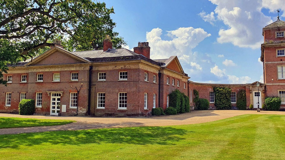 Wymondham Apartment | The East Wing - Three Bedroom Apartment, Sleeps 6