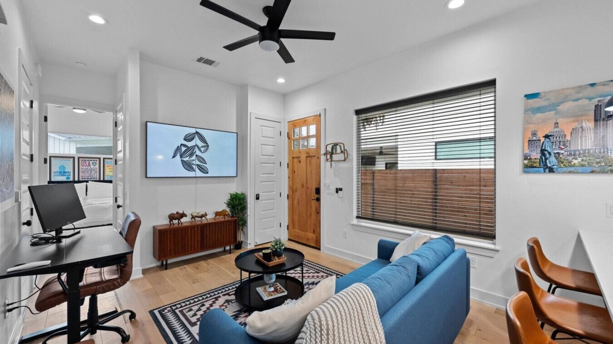 Govalle House | The Eastside Den – Pet-Friendly w/Yard