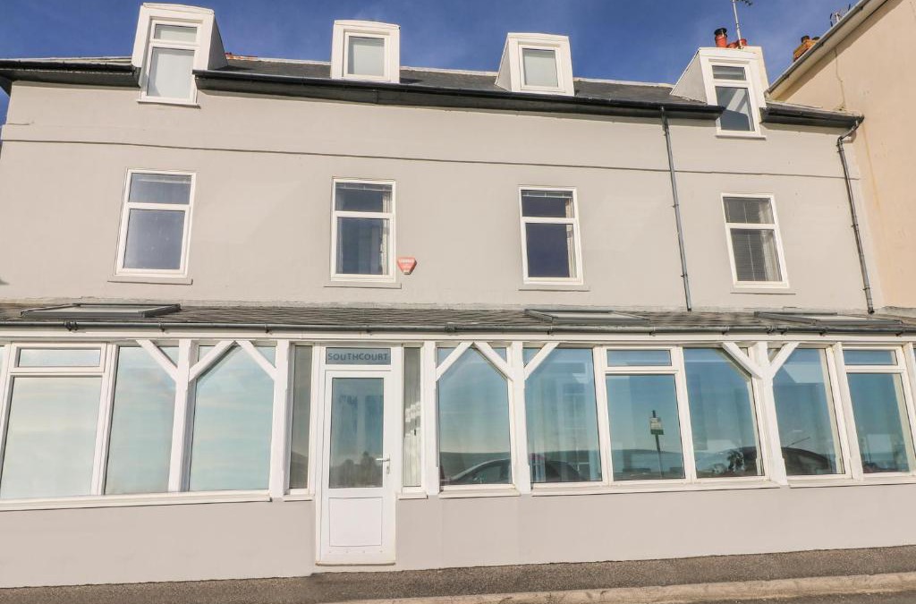 Sandgate House | The Eaves