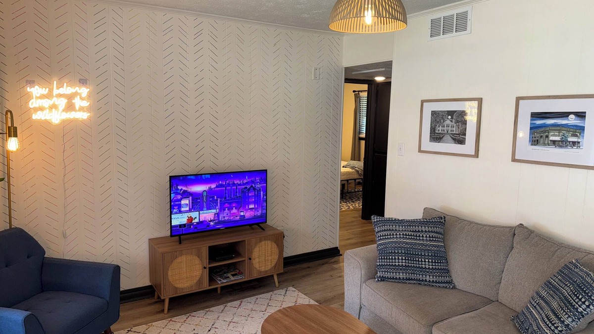 Covington House | The Eclectic 1/2 mi from the square