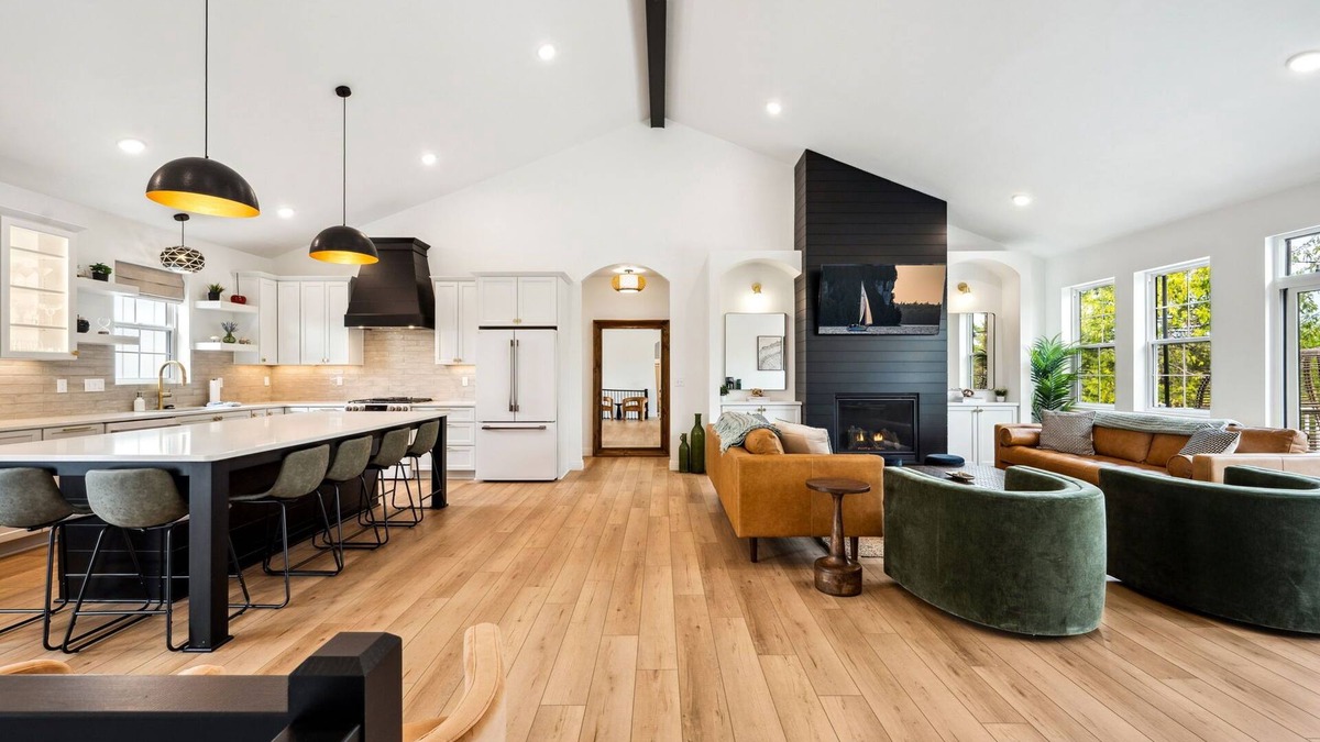 Ephraim House | The Edelweiss: NEW 6 BR/Theatre/Game Room/Fire Pit