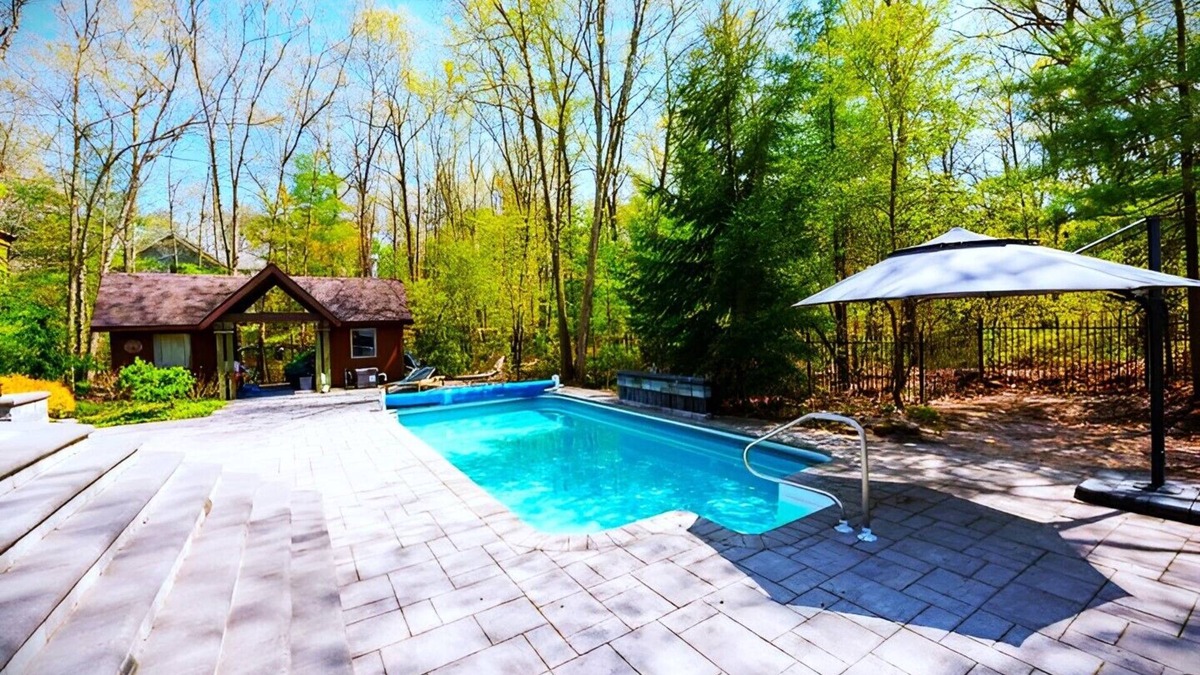 Grand Bend House | The Edge of the Woods - Grand Bend