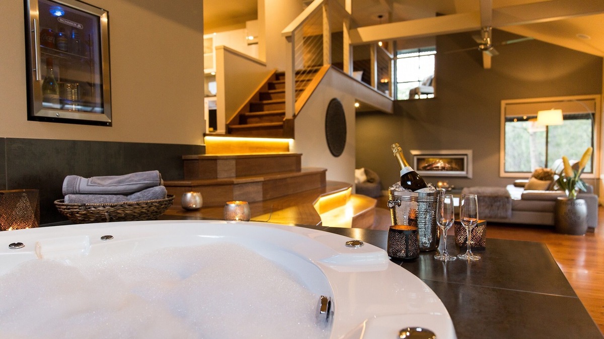 Mount View Villa | The Edge Villa - Private luxury 1 bedroom open plan spa villa with fireplace.
