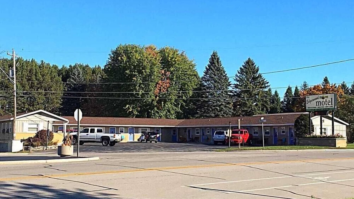 Marinette Hotel | The Edgewood Motel