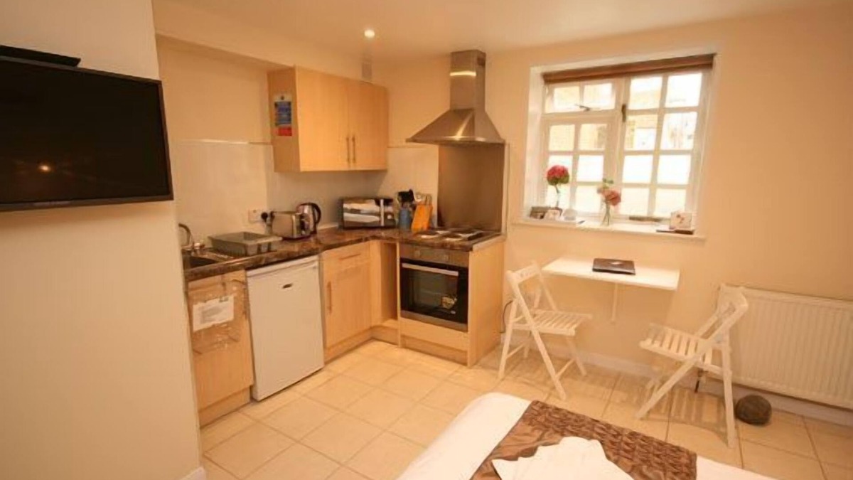 Ivinghoe Cottage | The Egg Room - an one bed studio (smaller) that sleeps 2 guests in 1 bedroom