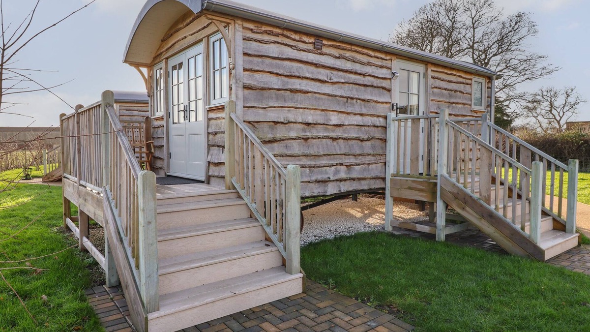 Ryther Cottage | THE EGYPTOLOGIST, romantic, with a garden in Tadcaster