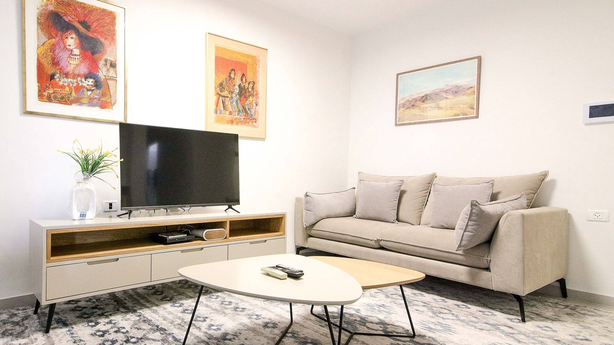 Emek Refaim House | The Elazar : Renovated 3 BR in Baka