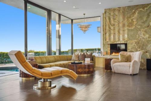 Hollywood Hills West Villa | The Elvis Villa by Stay Awhile Villas