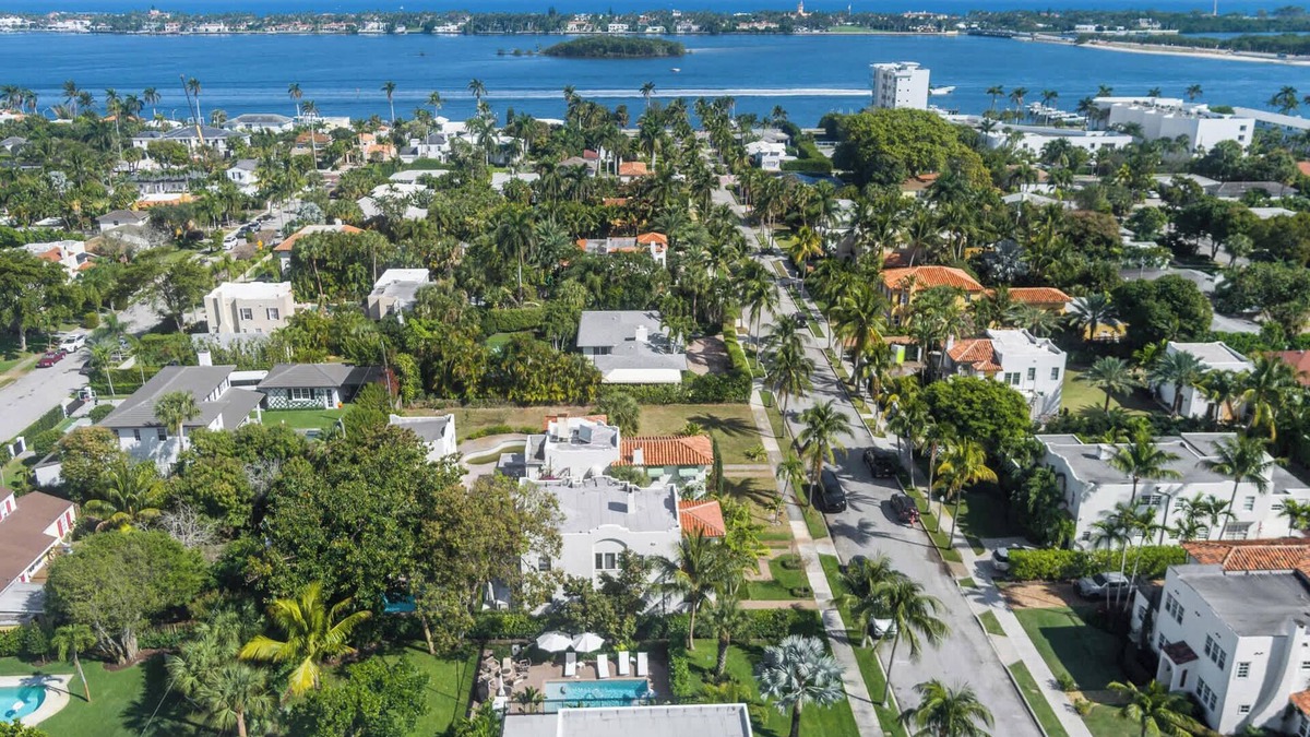 Central Park Villa | The Elysian Estate - Luxury 4 Bed