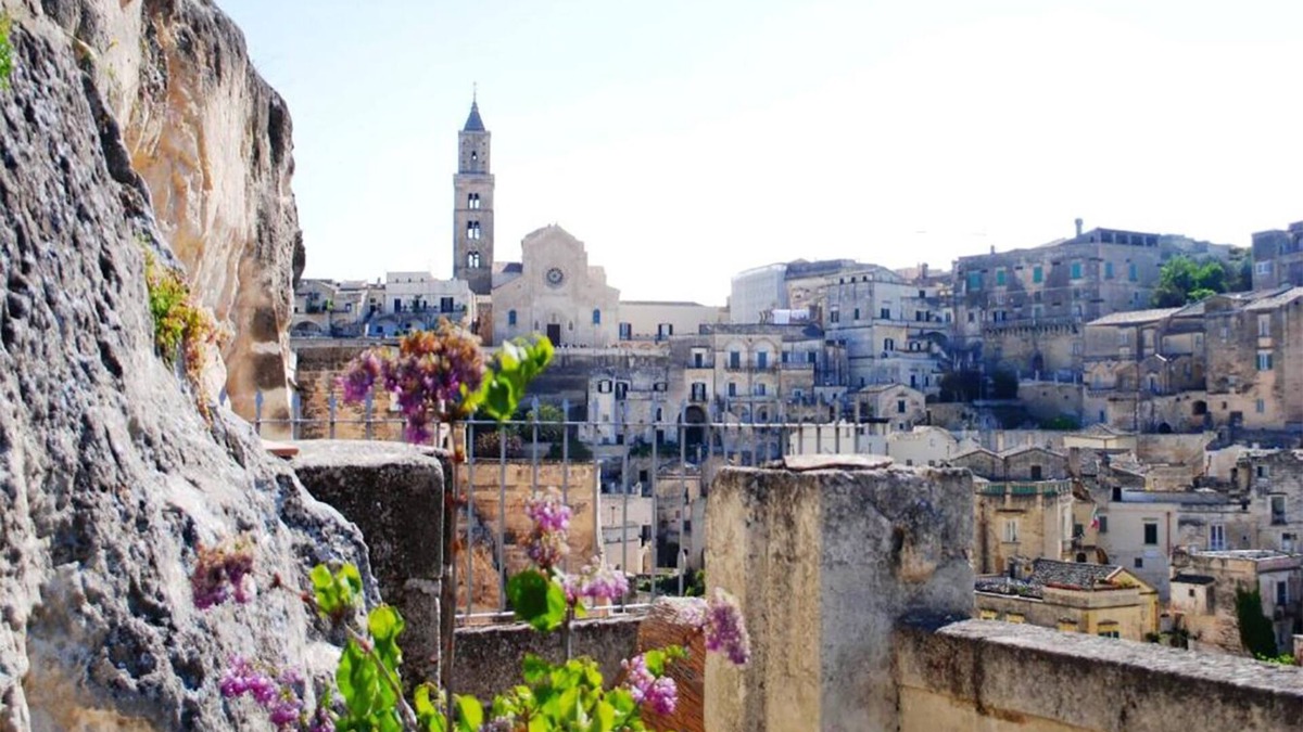 Sasso Barisano Apartment | The Embrace of the Stones