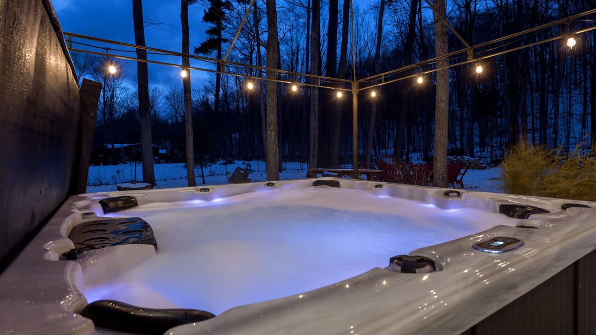 Tiny Cottage | The Emerald near Lafontaine beach for family stays