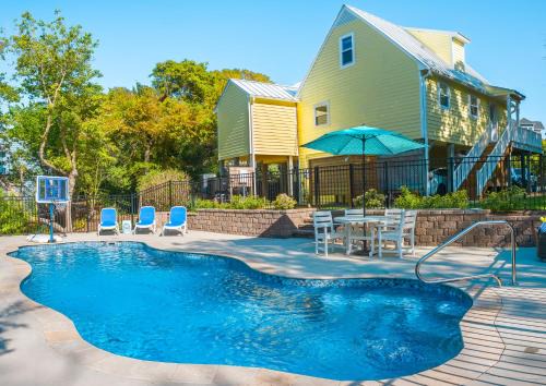 Emerald Isle House | The Emerald Owl House - Peaceful Emerald Isle Beach House w/Luxurious Heated Pool!