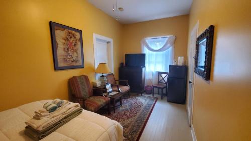 Gilbertsville Hotel | The Empire House Hotel and Restaurant