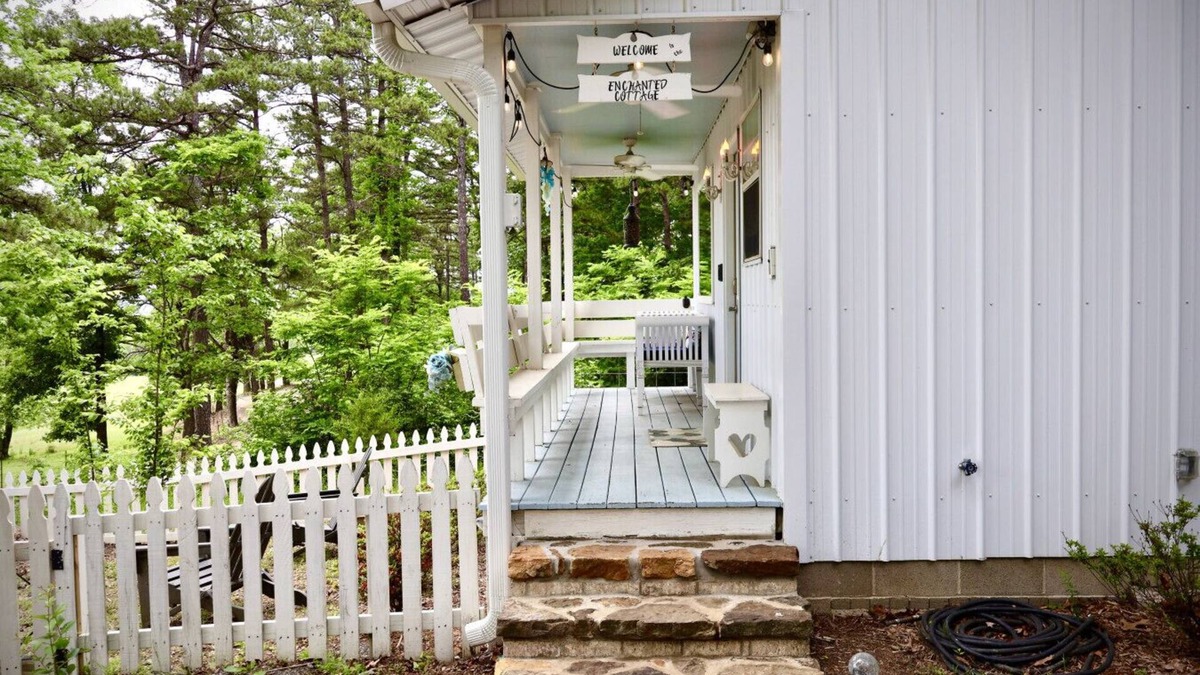 Newnata House | The Enchanted Cottage, Greers Ferry Lake Area, Romantic, Outdoor Shower, Extended Stays Welcome