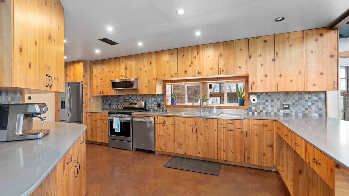 Manor House | The Enchanted Forest - Private&Secluded + Acreage!