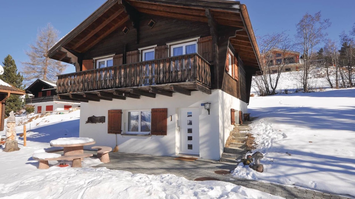 Buerchen House | The enchanting Stockji holiday chalet is located on the edge of the Bürchen chalet zone.
