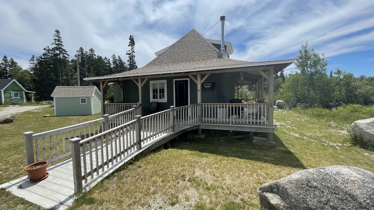 Vinalhaven Cabin | The Enoch Cottage at East Boston Quarry