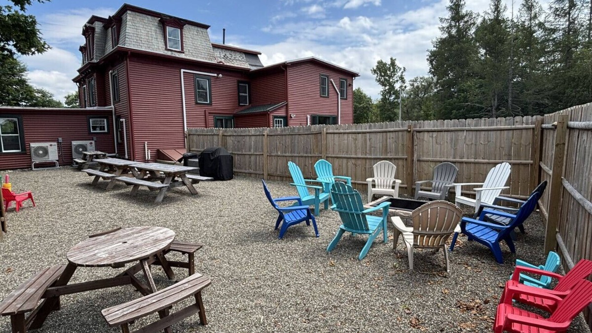 Stephentown House | The entire Stephentown Hotel! 28 person occupancy