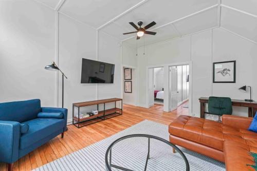 Saratoga Springs Apartment | The Equestrian by Saratoga Stays - Private Balcony